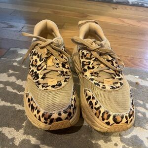 NWT HOKA one one X eg Bondi L leapord print women size 8 men's size 7